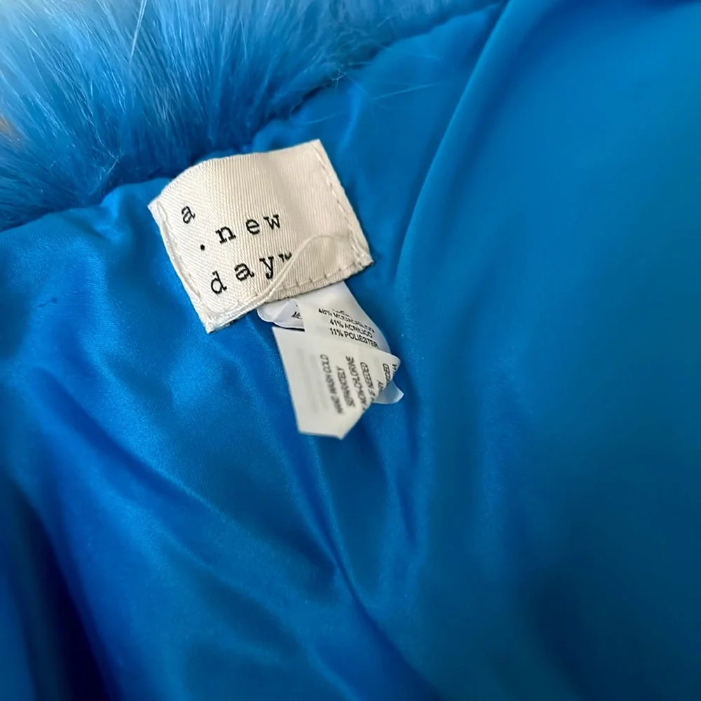 Oversized bright blue faux fur scarf with silk like lining